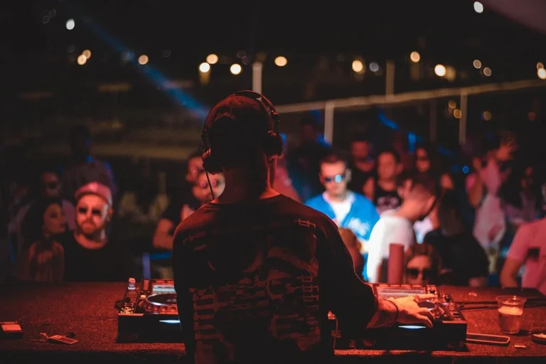 Sick employee who worked as a DJ while on holiday rightly dismissed on the spot